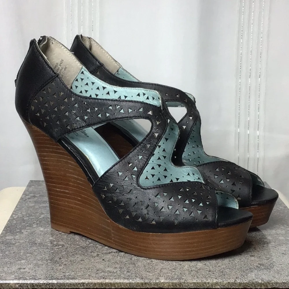 ๐ Seychelles Black Eyelet Leather Wedge Platform Sandals Sz.8.5 - Picture 1 of 10
